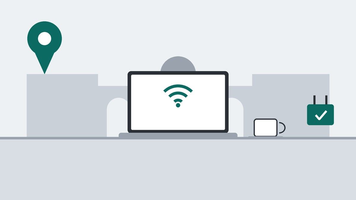 アーチ窓のある駅舎風の建物を背景に、ノートPCのWi-Fiマーク、コーヒーカップ、チェック印の付いた電源プラグ、地図のピンを描いたイラスト
